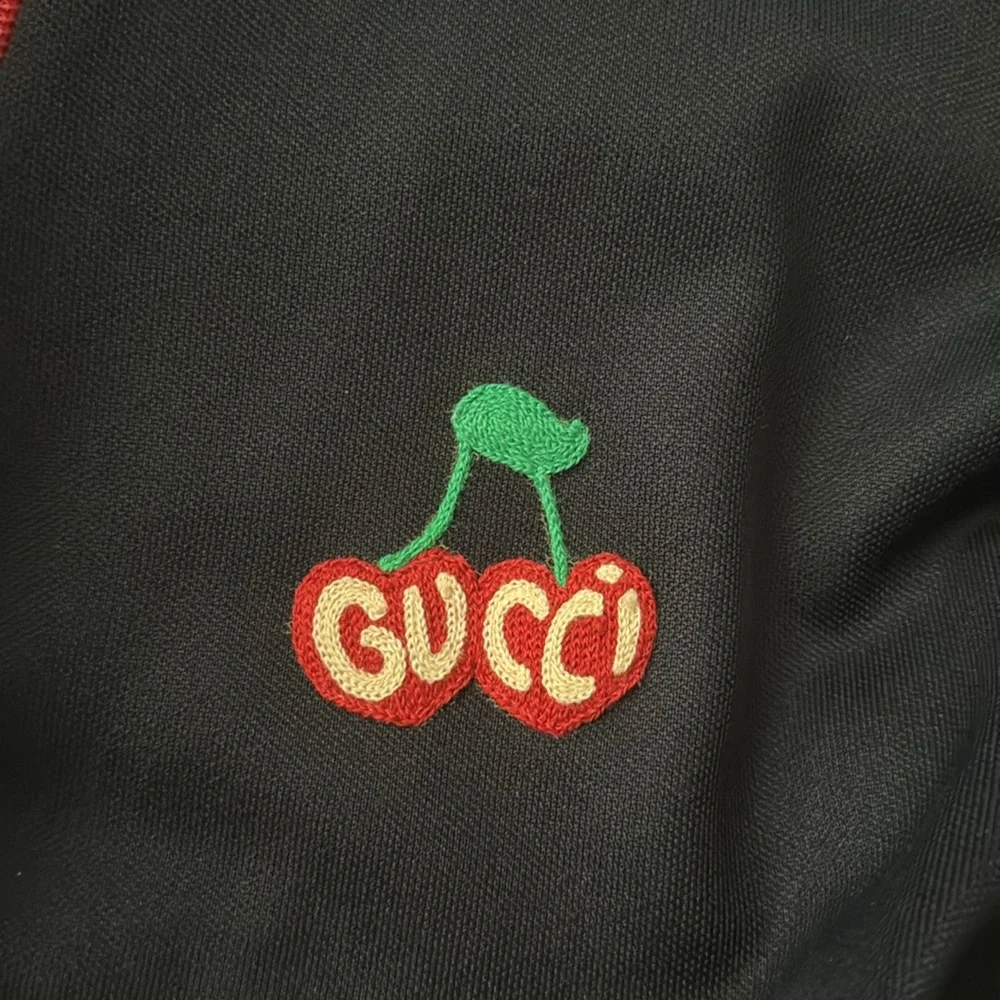 GUCCI | PRICE FIRM💲💥 
Pre-Loved Cherry Logo Patch Track Jacket - Picture 7 of 8